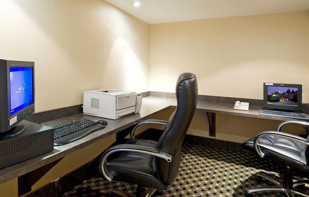Holiday Inn Express And Suites Surrey By Ihg Einrichtungen foto